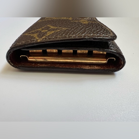 LOUIS VUITTON Monogram 4 Ring Key Holder - Picture 4 of 9